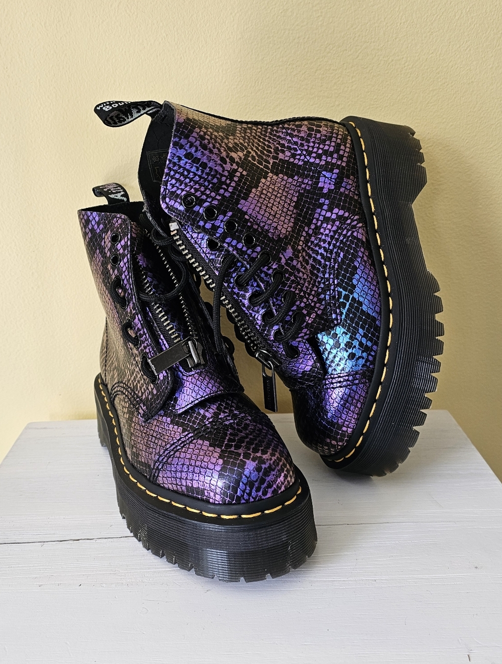 Dr Martens Sinclair Snake Print Platform Boots Purple Iridescent Leather US 6